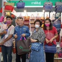 ยอดขาย OTOP ศิลปาชีพทะลุเป้า 300 ล้าน “อธิบดี พช.” เชิญชวนช้อป 16 ส.ค.วันสุดท้ายลดกระหน่ำ แถมลุ้นโชค