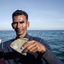 บ้านทอน หมู่บ้านประมงที่รักษาความสุขให้ท้องทะเลยาวนานนับ 100 ปี