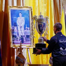 ทีมคลองไผ่ จอห์นนี่ วอล์กเกอร์ บลู เลเบิ้ล คว้าชัยในการแข่งขันเรือยาวช้างไทยชิงถ้วยพระราชทานพระบาทสมเด็จพระเจ้าอยู่หัวในงาน Bangkok Riverside Fest 2023