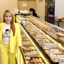 ไข่หวานบ้านซูชิ ผงาดสู่ปีที่ 7 ตั้งเป้าสู่ธุรกิจแฟรนไชส์ร้านซูชิ ถูกใจคนไทยทุกระดับ จัดแคมเปญ สะสมแสตมป์ แทนเงินสด หรือแลกรับของพรีเมี่ยม ลิมิเต็ด อิดิชั่น