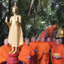 สืบสานประเพณีทำบุญ ตักบาตรเทโวโรหณะ เนื่องในวันออกพรรรษา  ณ บริเวณรอบบรมบรรพต (ภูเขาทอง) วัดสระเกศ ราชวรมหาวิหาร